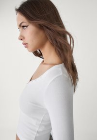 Stradivarius WITH BUTTONS - Langarmshirt - white