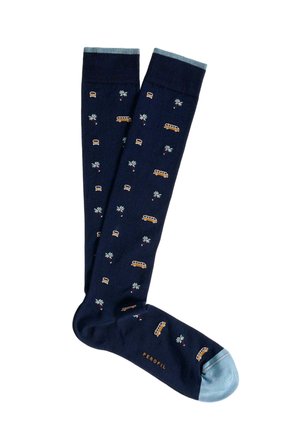 Calzini alti fino al ginocchio blu navy con punte e polsini azzurri, decorati con piccoli furgoni beige e palme verdi.