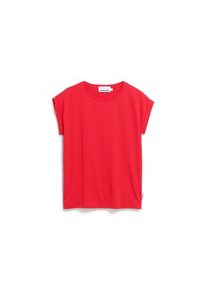 T-shirt rouge à manches courtes avec col ras du cou et revers roulés, posé à plat sur fond blanc, montrant le devant et une petite étiquette de marque au niveau du col.