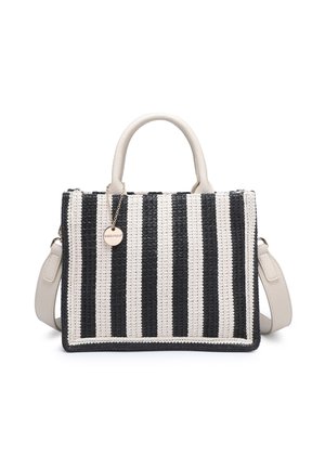 Schwarz-weiß gestreifte gewebte Handtasche mit weißen Griffen, abnehmbarem Schulterriemen und rundem metallischem Anhänger auf der Vorderseite.
