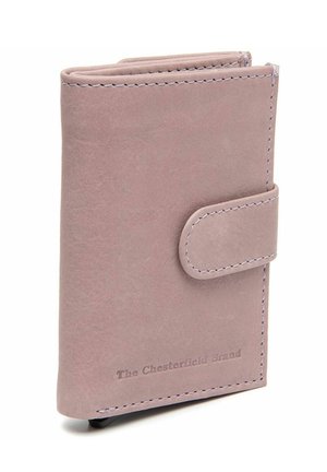 Hellblauer Leder Geldbeutel mit glatter Oberfläche, rechteckiger Form, genähten Akzenten und einem Druckknopfverschluss. Mit eingestanztem Branding.