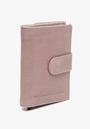 Hellblauer Leder Geldbeutel mit glatter Oberfläche, rechteckiger Form, genähten Akzenten und einem Druckknopfverschluss. Mit eingestanztem Branding.