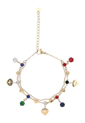 Brățară din lanț de aur cu pietre prețioase roșii, albastre, verzi și transparente și pandantive în formă de inimă, unele gravate cu modele de bătăi de inimă și păsări.