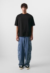 Don't Waste Culture TAKEDA UNISEX - Darba apģērba stila džinsi - bright blue