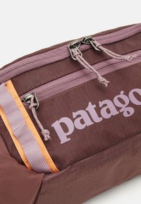 Patagonia HOLE WAIST PACK UNISEX - Ľadvinka - dulse mauve