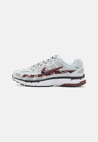 Nike Sportswear - P-6000 - Tossud - pure platinum/dark team red/metallic platinum/white/black Väikepilt 1