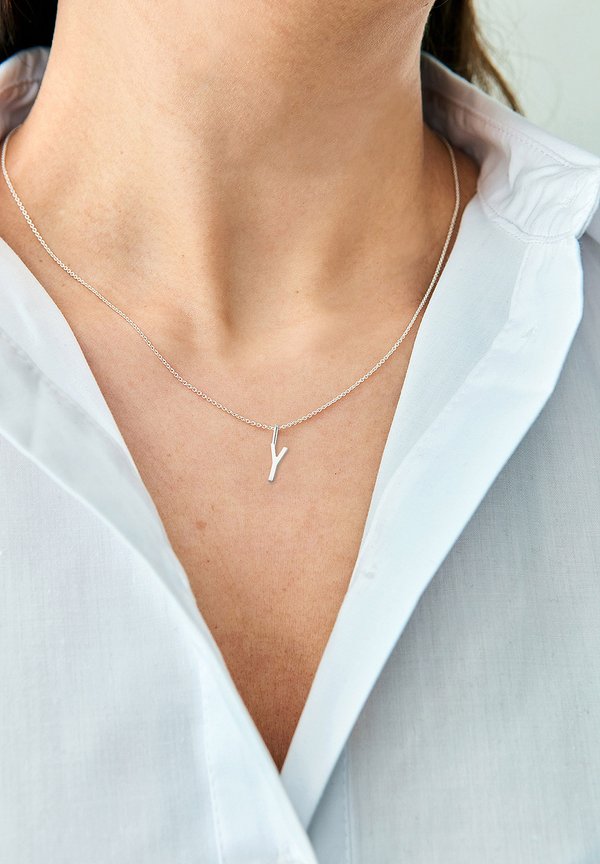 HALSKETTE MIT KLEIN INITIAL CHARM SILBER (A-Z) - Halskette