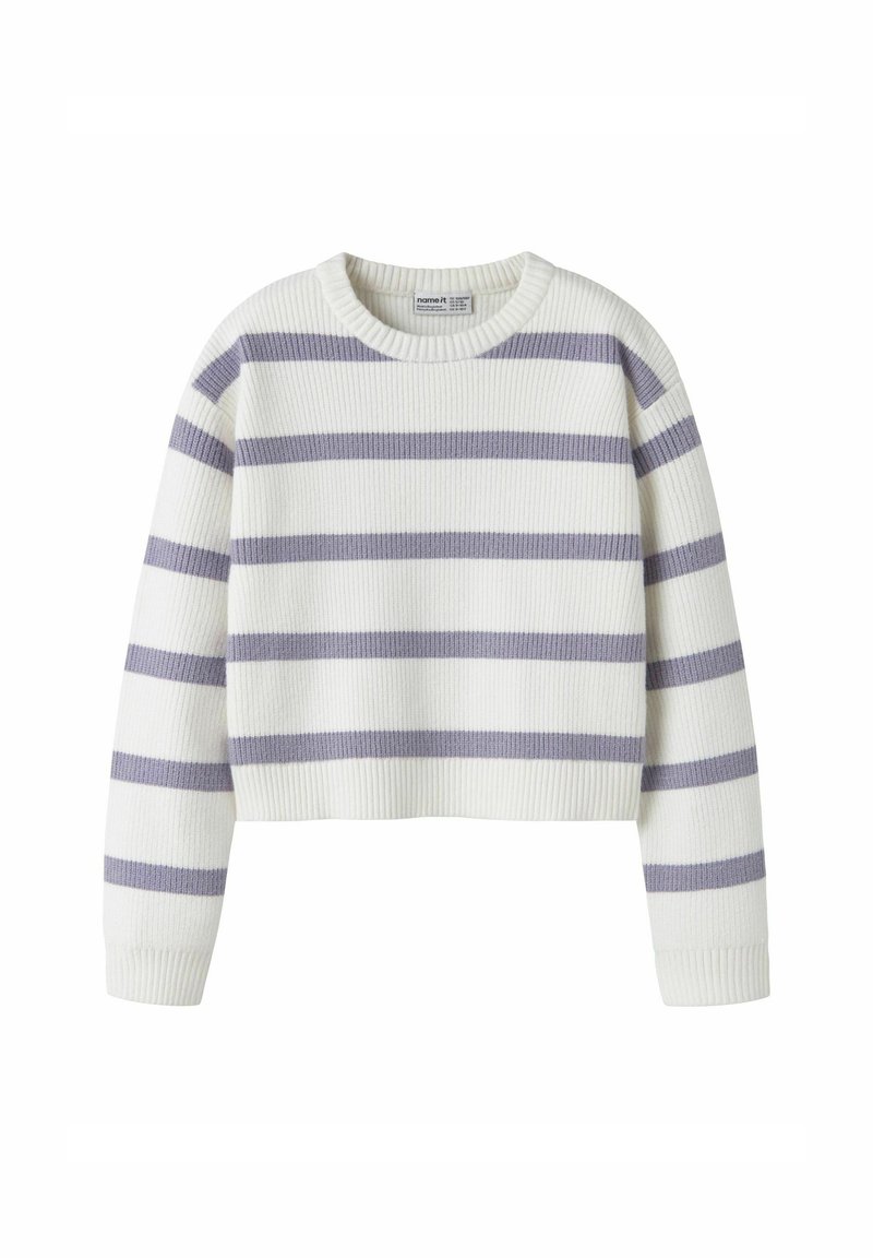 Pull court blanc avec des rayures horizontales lavande. Présente une texture côtelée, un col rond et des manches longues. Matériau en tricot doux.