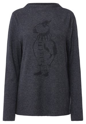 Tmavě šedá tričko s dlouhým rukávem, které se vyznačuje minimalistickým, tmavým grafickým potiskem postavy, uvolněným výstřihem a jemnou texturou.