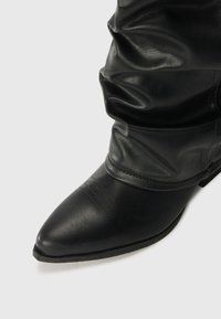 Thumbnail Image 6