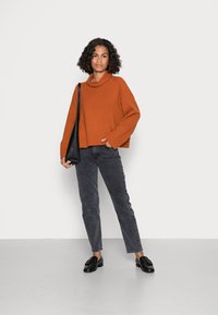 Marc O'Polo LONGSLEEVE STAND UP COLLAR - Camisola - bright rustic orange