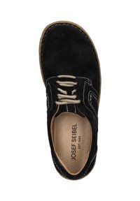 Chaussure en daim noir avec des lacets et des coutures beige clair. Bout arrondi, texture douce et semelle intérieure tan arborant le nom de la marque "JOSEF SEIBEL."
