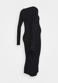 Svart ribbat stickat klänning med en figurnära silhuett, med en lång ärm, off-shoulder halsringning och dekorativa knappdetaljer vid manschetten.