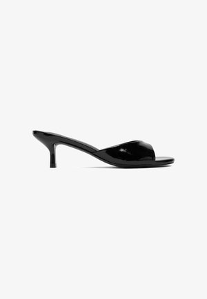 Jenny, Kontsaga tagant lahtised kingad - black