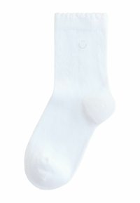 Biała bawełniana skarpeta z prążkowanym ściągaczem, gładka, zaokrąglony nosek oraz mały wzór z uśmiechniętą buzią u góry. Gładka faktura na całej powierzchni.