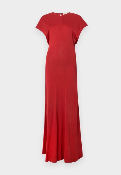Vestido maxi vermelho com mangas curtas, topo ajustado e saia fluida. Textura suave, design minimalista e detalhe de abertura nas costas.