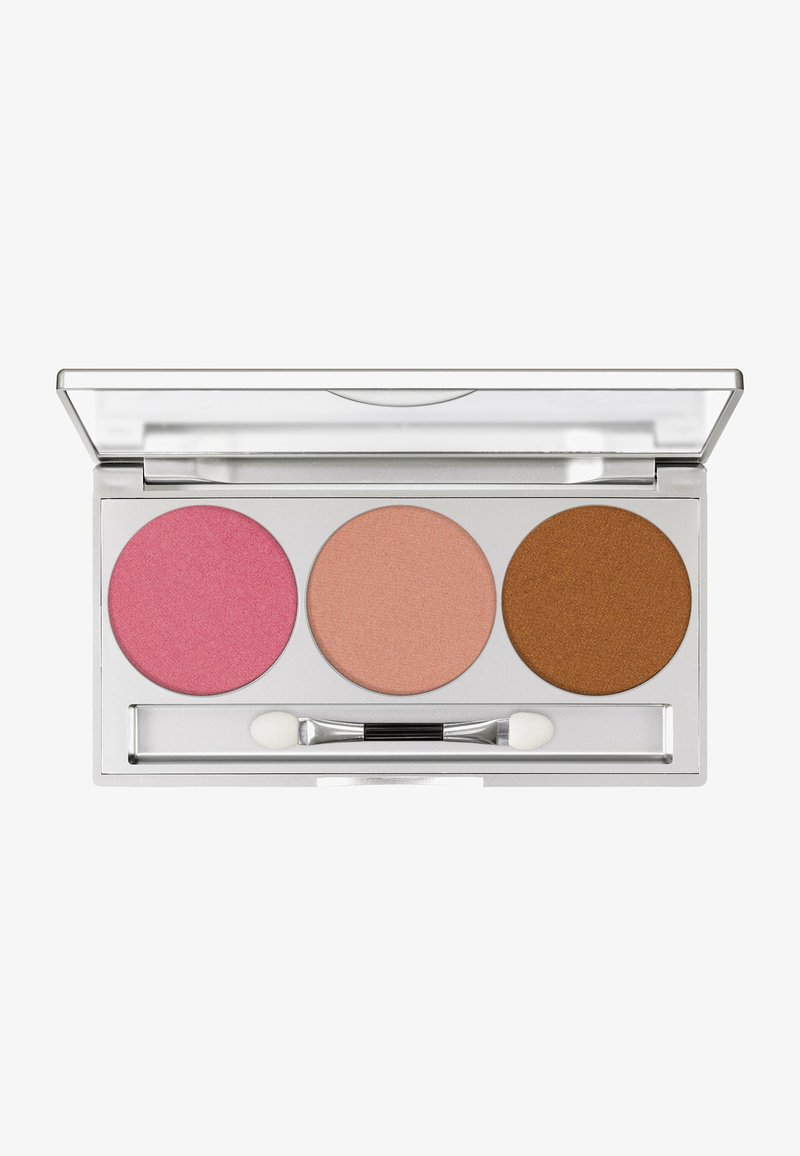 Drei-Pfannen-Make-up-Palette mit gepressten Puder in Pink, Pfirsich und Braun. Transparenter Deckel, silberne Hülle und enthaltenes Applikator.