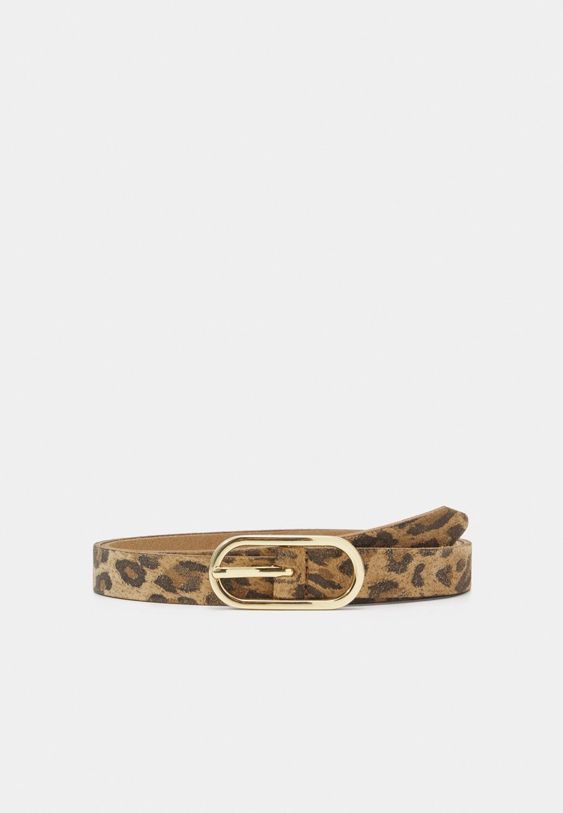 Ceinture en imprimé léopard en daim texturé, dotée d'une boucle ronde de couleur dorée et d'un design étroit et élégant.