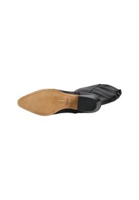 Fekete bőr bokacsizma, keskeny forma, slip-on dizájn, sima textúra, bőr felsőrész, gumitalp enyhe sarkal és világosbarna aljjal.