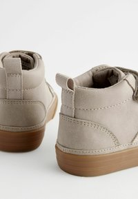 Next TOUCH FASTENING CHEVRON  - Magas szárú sneakerek - natural off white