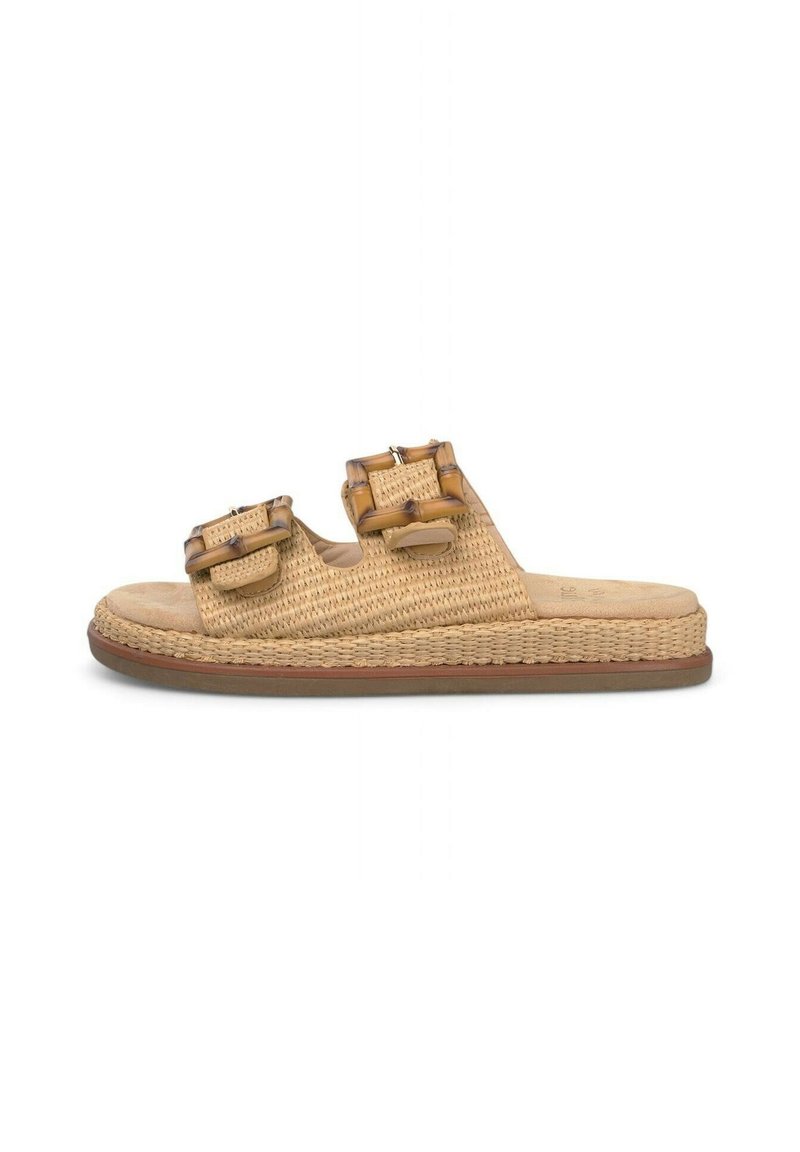 Las sandalias deslizantes de color tostado, tejidas, presentan dos hebillas rectangulares y una suela gruesa trenzada. La parte superior tiene una textura con un acabado beige claro y natural.