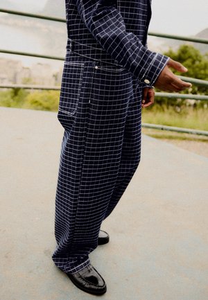 Bershka GATHERED - LOAFERS - Čevlji brez vezalk - black