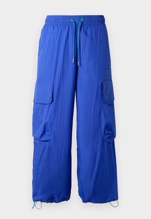 M NK PF TRANSPARENT CARGO PANT - Pantaloni de trening - hyper royal/hyper pink/green shock/(green shock)