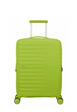 Maleta rígida de color verde brillante con frente texturizado, asa telescópica y cuatro ruedas dobles giratorias.