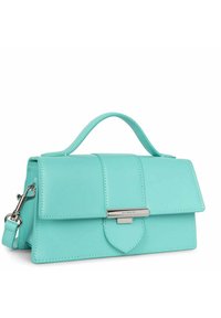 Borsa a mano in pelle turchese con chiusura a patta, maniglia superiore e tracolla rimovibile. Presenta hardware in argento e bordi cuciti.