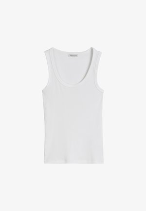 Weißes ärmelloses Tanktop aus Baumwolle mit rundem Halsausschnitt und figurbetontem Schnitt, der eine glatte, weiche Textur hat. Etikett am Halsausschnitt.