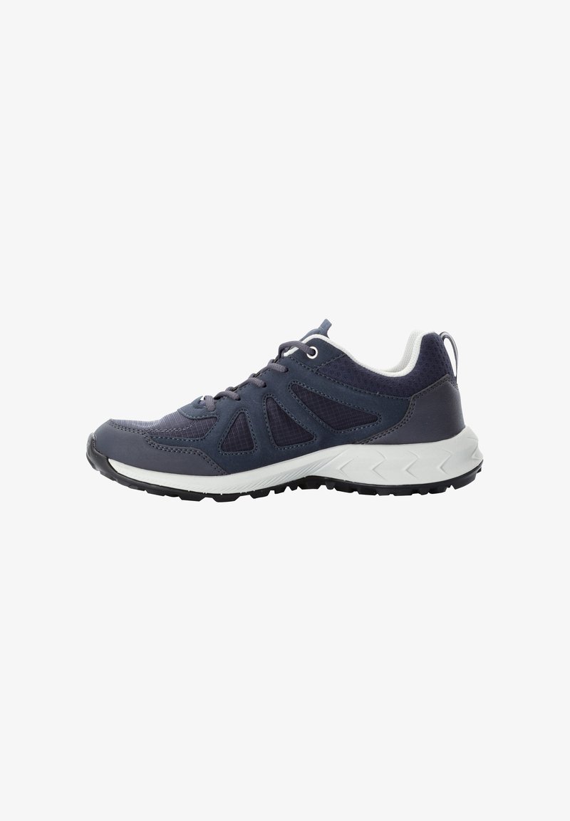 Marineblaues Sport Schuhwerk mit Obermaterial aus Mesh und Synthetik, Gummisohle, abgerundetem Zehenbereich und weißen Akzenten. Verfügt über eine Schnürung und eine Schlaufe an der Ferse.