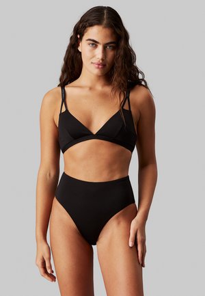 Completo bikini nero con reggiseno triangolare a spalline sottili e slip a vita alta. Texture liscia, design minimalista, senza motivi.