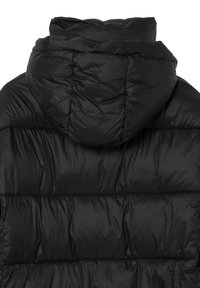 Giacca a puffo nera con cappuccio, caratterizzata da un esterno liscio e lucido, design trapuntato e sezioni di diversa spessore per l'isolamento.