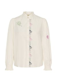 Camicia bianca a maniche lunghe con il colletto e i polsini arricciati, caratterizzata da ricami floreali verticali sul davanti e un design di trifoglio verde sul petto.