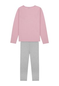 Top de manga larga rosa combinado con leggins grises. Ambos hechos de una suave mezcla de algodón, con un diseño simple y de color sólido.