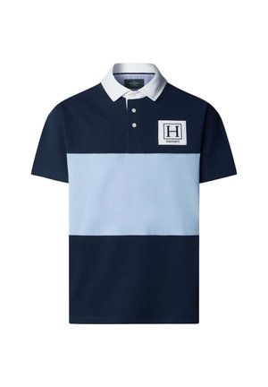Polo de bloques de color azul marino y azul claro con cuello blanco, tres botones y un parche cuadrado con el logo de Hackett en el pecho izquierdo.