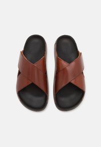 ECCO COZMO M - Ciabattine - cognac