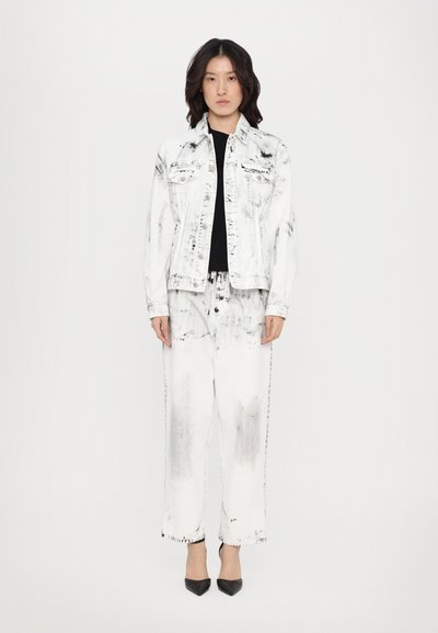 MOSCHINO LAUREL CROWN EMBLEM - Wide leg - fantasia bianco