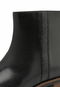 Marco Tozzi Bottines de cowboy / motard - black comb