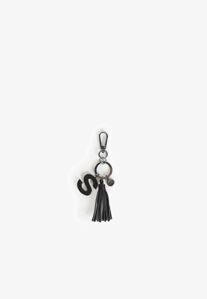 Porte-clés en cuir noir avec une forme de serpent texturée, un long pompon et un petit charme rond, présentant un matériel en métal et un clip.