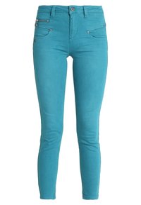 Úzké tyrkysové džíny vyrobené z hladké, elastické látky. Obsahují dvě přední kapsy a zipový detail na levé kapse.