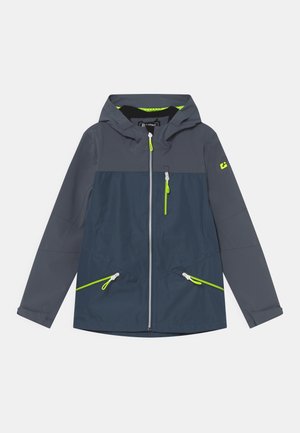 Marineblå og grå vandtæt jakke med hætte, featuring grønne lynlåse og detaljer, to forlommer og lynlåslukning. Glat overflade.