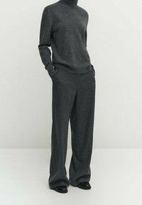 Massimo Dutti Stickad tröja - grey