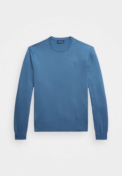 Blauwe ronde hals trui van gestructureerde breiwerkstof, met lange mouwen en een ribbelrand, voorzien van een klein logo op de borst.
