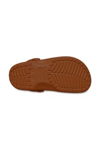 Semelle en caoutchouc marron avec un motif de semelle prononcé. Comprend un logo circulaire et des marquages de taille. Texture lisse avec un bord épais et arrondi.