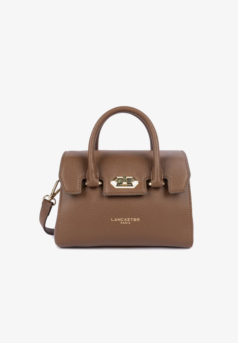 Sac à main en cuir marron avec une finition texturée, quincaillerie dorée, anse supérieure et bandoulière amovible. Dispose d'une fermeture à crochet et d'un logo.