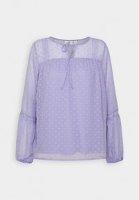 Blouse lavande manches longues en tissu transparent, texture à pois, bordure en dentelle aux épaules et aux manches, et col noué devant.