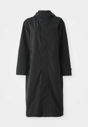 Schwarzer Regenmantel aus wasserabweisendem Material, mit hohem Kragen, langen Ärmeln, minimalistischen Design und seitlichen Taschen.