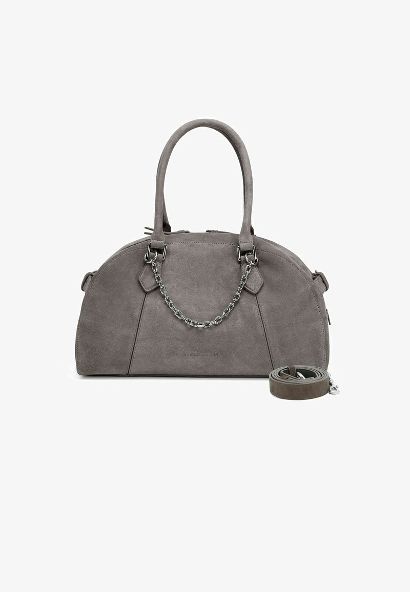 Borsa a tracolla in camoscio grigio con design arrotondato, doppie maniglie e tracolla staccabile. Presenta un dettaglio a catena argentata sulla parte anteriore.