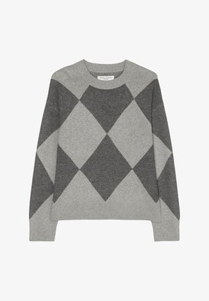 Grauer Pullover mit einem Rautenmuster in dunklerem Grau, aus einem weichen Material, mit rundem Ausschnitt und langen Ärmeln.